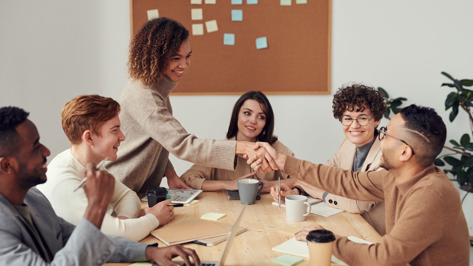 Personas colaborando en comunidad